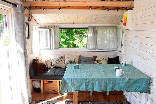 30 Quadratmeter Wohnfläche mit Blick in die Natur hat das Tiny House in Laufenburg-Binzgen.