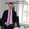 Am Schreibtisch verbringt Simon Gröger viel Zeit, wenn er nicht gerade Termine in der Stadt hat: Seit gut drei Monaten ist er nun OB in ...