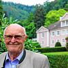 Wilderich Graf Bodman vor Schloss Bodman. Vor drei Jahren zog er aus, jetzt wohnt der älteste Sohn drin.