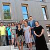 Eröffnung der Anschlussunterbringung in der Güttinger Straße: Stadträtinnen und -räte sowie Oberbürgermeister Simon Gröger und ...