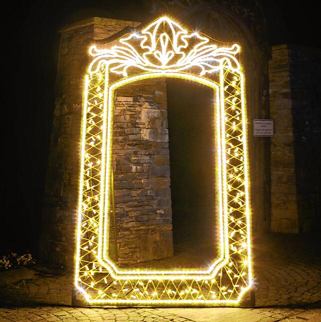 Bild 4: Lichter tanzen auf der Mainau: So haben Sie die Blumeninsel im Bodensee noch nie gesehen