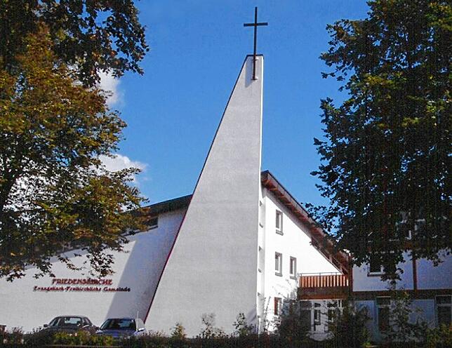 So sah die Friedenskirche in Singen vor dem Brand aus.