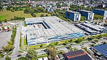 (Archivbild) Eines der wenigen großen Unternehmen, die in Konstanz vertreten sind: Hier fertigt die Firma Körber Supply Chain Logistics ...
