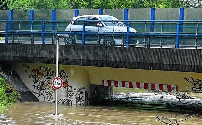 Hochwasser am Samstag, 1. Juni 2024: Die Rotach beim Bodensee-Center in Friedrichshafen.