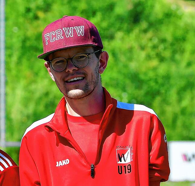 Treue Seele: Benjamin Flum ist als Betreuer an der Seitenlinie beim FC RW Weilheim nicht wegzudenken.