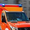 Auf einen Rettungswagen aufgefahren ist eine 43-Jährige am Mittwoch in Mengen im Kreis Sigmaringen. Bei dem wuchtigen Aufprall wurden ...