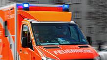 Auf einen Rettungswagen aufgefahren ist eine 43-Jährige am Mittwoch in Mengen im Kreis Sigmaringen. Bei dem wuchtigen Aufprall wurden ...