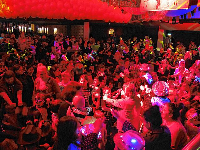 It‘s närrische Partytime für die kleinen und großen Gäste beim Kindernachmittag der Poppele-Zunft.