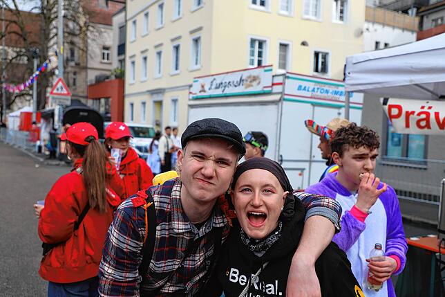 Moritz Wesemüller (links) und Amy Neher (rechts) kommen hauptsächlich wegen der Musik zum Stephansplatz.