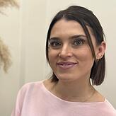 „Ich will mich nicht vor dem Leid drücken“, sagt Mona Suroglu über ihre Entscheidung, in der ästhetischen Medizin tätig zu sein. Dass ...