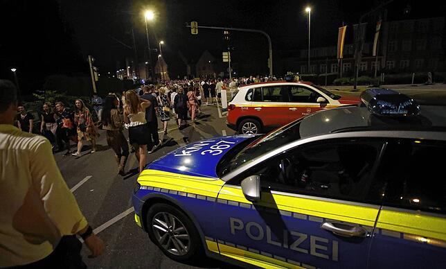 Verkehrsruhe: Die Besucher strömen über Konzilstraße und Rheinbrücke stadtauswärts, aber auch in die Innenstadt, um auf Klein Venedig ...