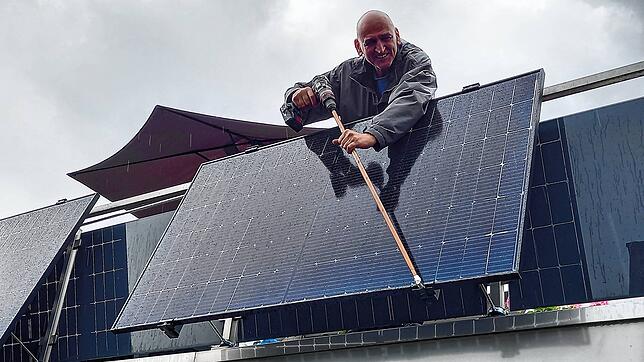 In Villingen wird bei Werner Ettwein im Juli ein Balkonkraftwerk installiert. Die Freien Wähler wollten solche Investitionen mit einem ...