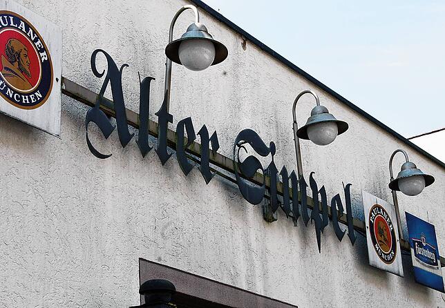 Der Schriftzug Alter Simpel weist Gästen den Weg in die Kultkneipe.