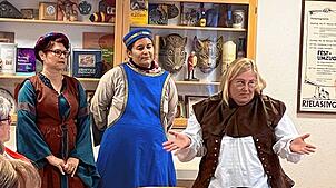 Anja Urch, Eva Ebenslander-Blum und Manuela Staib gehören zum Narrenverein Burg Rosenegg und der geht neue Wege.