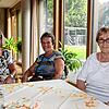 Die Schwestern Christel Plischke (von links) und Helga Rüdiger (beide geborene Fehr) sowie Ilse Zanada sind ehemalige Schülerinnen der ...