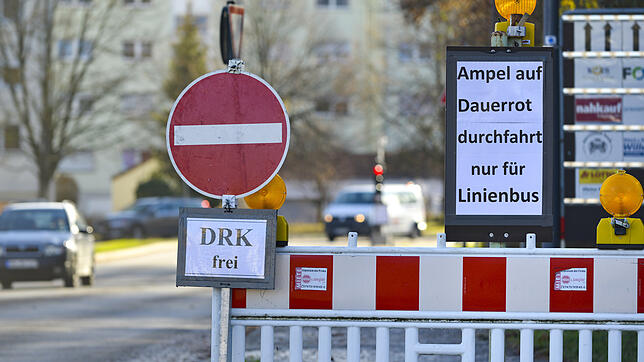 Klare Ansage: Die Einfahrt in die Konstanzer Straße ist ab dem Lohrkreisel (DRK) ausschließlich dem Busverkehr vorbehalten. Wer also in ...