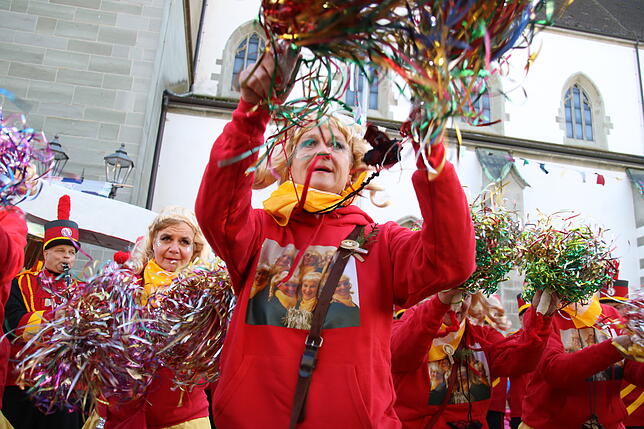 Bild 1: Die Girls von Cheerio Ratoldi geben den Groove auf dem Marktplatz vor