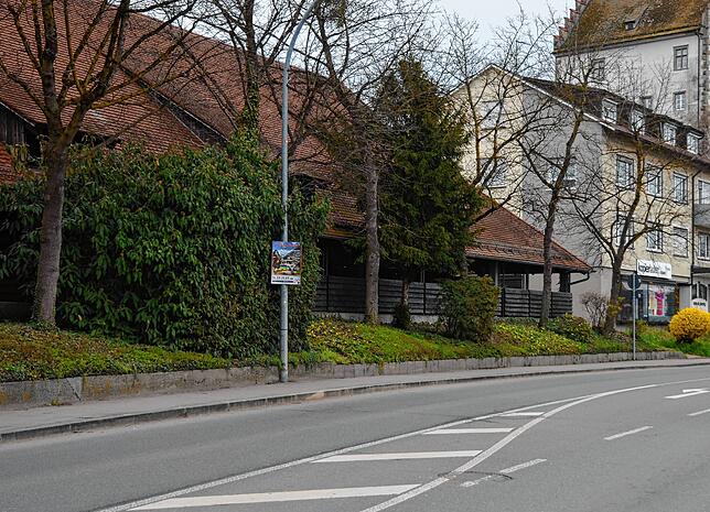 Zur Diskussion gestellt: Eine Einfahrt ins Parkhaus Post von der B-33-Ortsdurchfahrt aus.