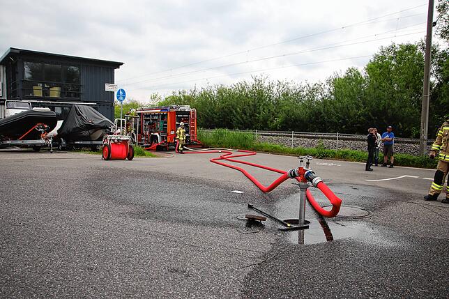 Bild 7: Einsatzkräfte verhindern Schlimmeres – Bilder vom Brand im Industriegebiet
