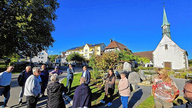 An mehreren Stellen machten die Teilnehmer Station, um Tehmen anzusprechen.