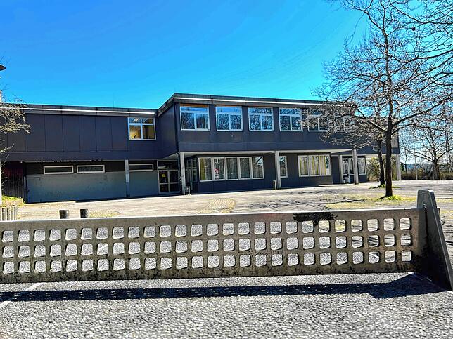 Das Gebäude auf der Hallerhöhe sollte zum neuen Schuljahr eine zweizügige Grundschule werden. Jetzt wird plötzlich die dauerhafte ...