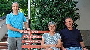 Die rote Bank vor dem Mehrgenerationenhaus verrät es schon: Die Assels unterstützen in diesem Jahr das Radolfzeller Frauenhaus. Peter ...