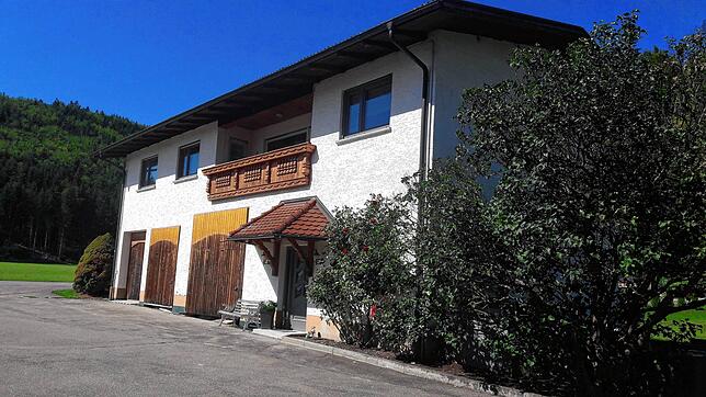 In diesem Wohnhaus hinter dem Längehaus bei Riedöschingen ist künftig der neue Notarzt-Standort Blumberg. Derzeit wird das Gebäude ...