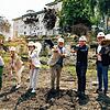 Spatenstich zum neuen Pflegeheim auf der Mettnau: Mit dabei waren (von links Gerhard Schöpperle (Fachbereichsleiter Hochbau und ...