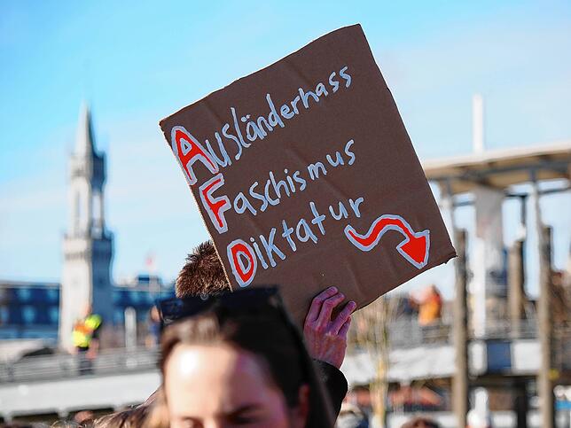 Bild 13: Bilder des Widerstands: Diese Menschen sagen Nein zum Rechtsextremismus