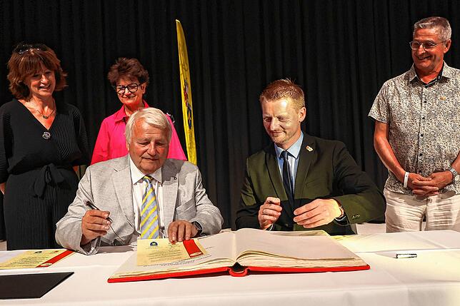 Bild 14: Festakt 50 Jahre Städtepartnerschaft in der Markolfhalle