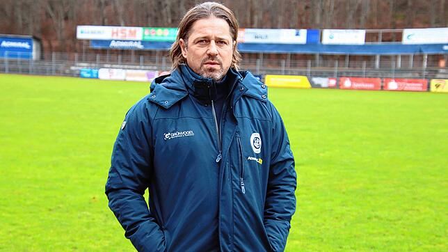 Der Isländer Helgi Kolvidsson auf dem Sportgelände des SC Pfullendorf.