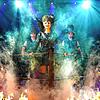 Eine Szene aus dem Musical mit Feuer und Traumhaften: Demnächst senkt sich der Vorhang im Gloria-Theater. Bild: Alexander Kaemmer