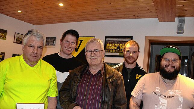 Für 25 Jahre im Sportverein Todtmoos wurden Robert Bauer, Patrick Siegwart, Harald Deutschmann, Adrian Malzacher und Kevin Priller (von ...