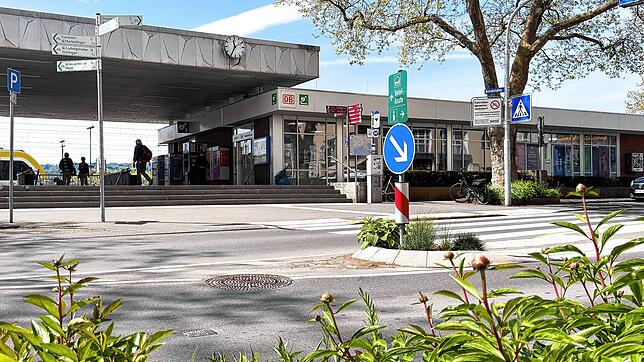 Die Bahn lässt im Bahnhof Radolfzell Gleise und Weichen erneuern. Start der Arbeiten ist laut DB InfraGo am 23. August