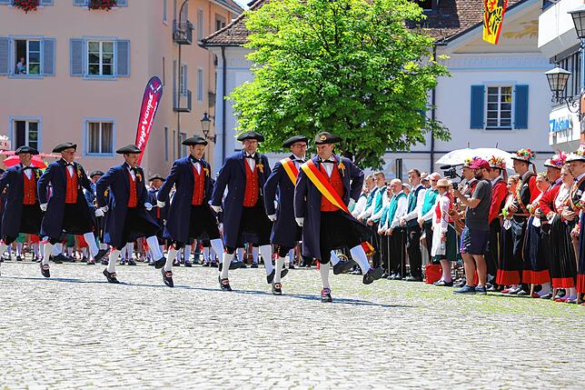 Bild 22: Traditionelle Tänze bei tollem Wetter: Bilder vom ersten internationalen Schwerttanztreffen