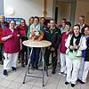 Katja Stark (Vierte von links) wird als Heimleiterin Nachfolgerin von Gabriele Scheuble (Mitte). Mit Markus Lang (vordere Reihe, Vierter ...