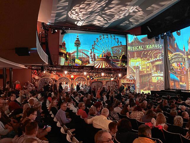 Bild 4: Gute Laune bei der Premiere des Musical-Karussells im Gloria-Theater