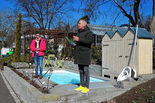 Edith Heppeler von der LGS GmbH und Reiner Bierig vom Verband Garten- und Landschaftsbau Baden-Württemberg stellten bei einem Rundgang ...