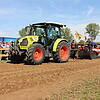 Hochkonzentriert war Fabian Weber aus Wurmlingen beim Pulling, der mit seinen Kollegen als Jungesellenabschied beim Tractorpulling in ...