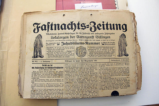 Bild 2: Alte Narrozeitungen neu im Archiv: Michael Bohrer zeigt die größten Schätze