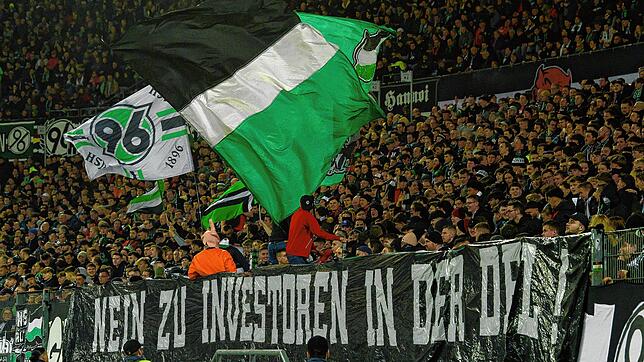 Proteste gegen einen Einstieg von Investoren, wie hier in Hannover, gehörten in den letzten Wochen zum Fußball-Alltag.