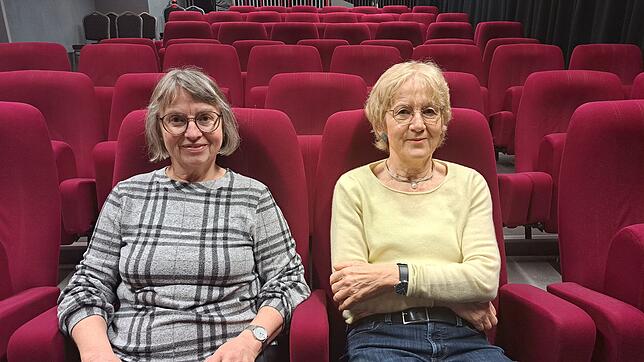 Ursula Hinrichs (links) und Jutta Bunse sind seit vielen Jahren Stammgäste im Guckloch-Kino Donaueschingen.