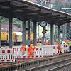 Derzeit wird an den Stützpfosten des Donaueschinger Bahnhofs gearbeitet. Sie müssen freigelegt werden und bekommen einen neuen ...