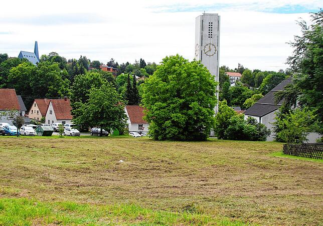 Gegenüber dem evangelischen Gemeindehaus (rechts) in Sigmaringen wird das „Hospiz Johannes“ gebaut, das in der ersten ...