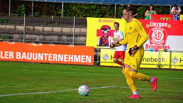 Torhüter Nino Trost sorgte mit seinen Paraden dafür, dass der SC Pfullendorf die atemberaubende Schlussphase gegen den SV Linx ...