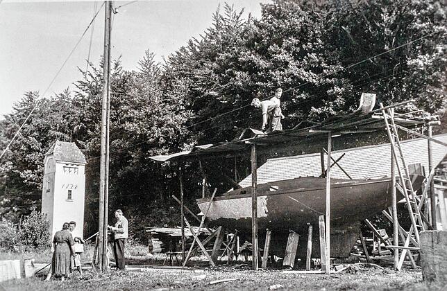 Bereits 1945 begann Michelsen mit dem Wiederaufbau der Werft.
