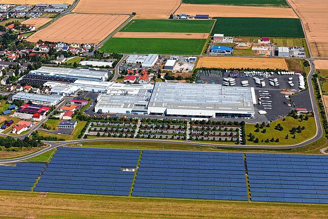 Jahrelang expandiert: Gelände der Giebelstädter Bavaria-Werft in Giebelstadt (Bayern) von oben.