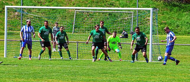 Bild 17: Der FC Kappel gewinnt mit 4:2 bei den Sportfreunden Schönenbach. Wir waren mit der Kamera dabei!