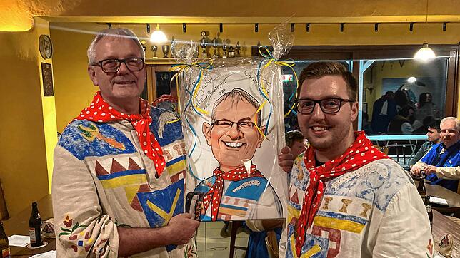 Der „Alte“ und der „Neue“: Robert Binkert (links) geht nach 18 Jahren und Vincent Ziegler kommt: Die Altenburger Narrenzunft hat einen ...