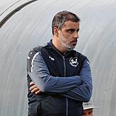 Fokussiert: Trainer Serdar Yalcinkaya an der Seitenlinie.